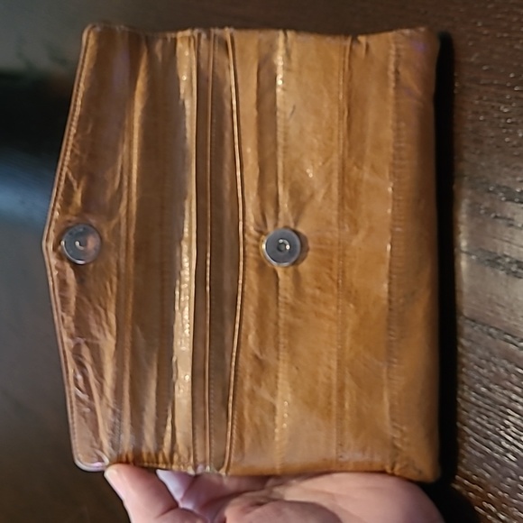 Genuine EEL wallet Made in Korea tan incredibly soft in good preloved condition - Picture 4 of 13